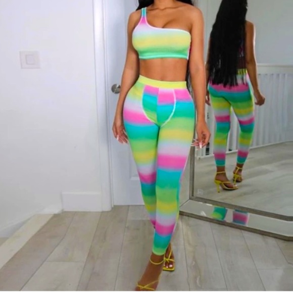 Tie Dye 1 Shoulder Crop Top/Sport Bra & Boyfriend style Leggings outfit - Picture 4 of 6